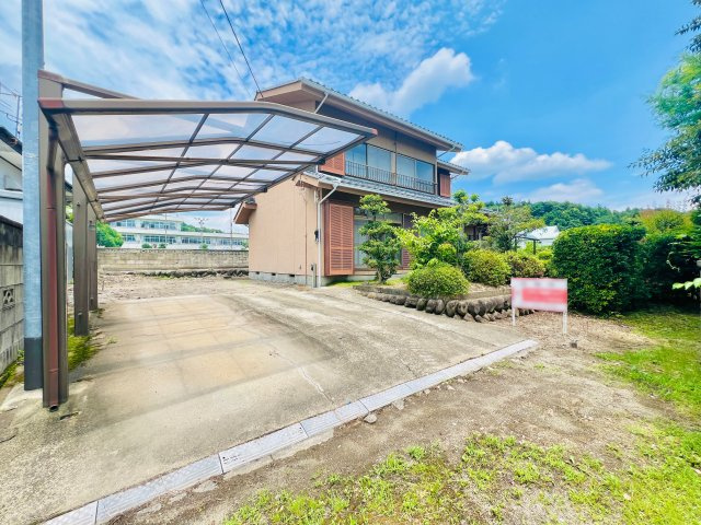 高崎市下室田町の駐車場|カーポート付きの駐車スペース♪