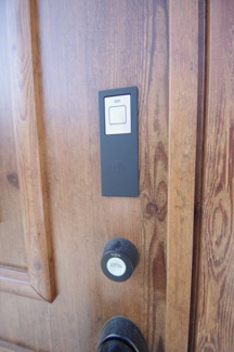 【防犯設備】 | 【仲介手数料無料！！】府中市武蔵台1丁目　新築戸建て（全2棟）3号棟　4780万円 | 玄関扉はカードキー対応