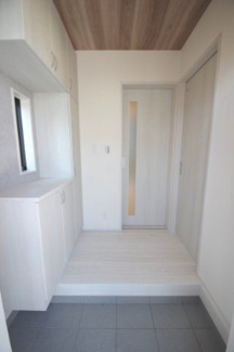 【玄関】 | 【仲介手数料無料！！】府中市武蔵台1丁目　新築戸建て（全2棟）3号棟　4780万円