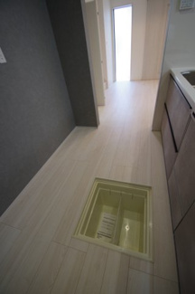 【キッチン】 | 【仲介手数料無料！！】府中市武蔵台1丁目　新築戸建て（全2棟）3号棟　4780万円 | 床下収納