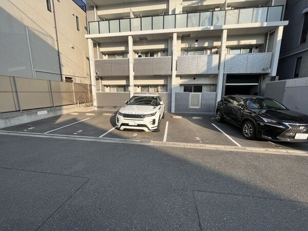 ラ・フェスタ真田山の駐車場