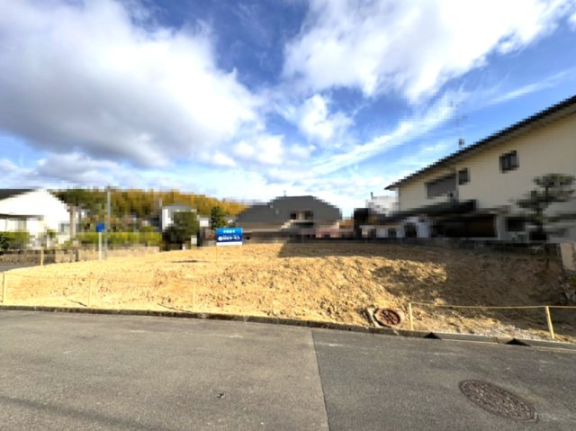 吹田市高野台5丁目の前面道路含む現地写真|435.43㎡（公簿）　前面道路　西側から撮影
