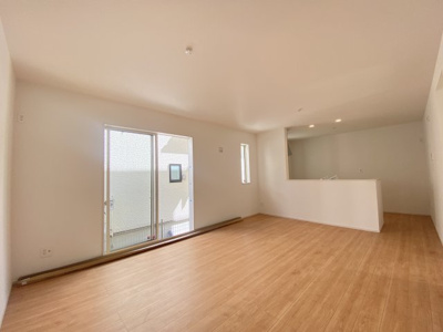 【居間・リビング】 | うるま市栄野比（全4棟）B号棟 | ※同仕様写真です