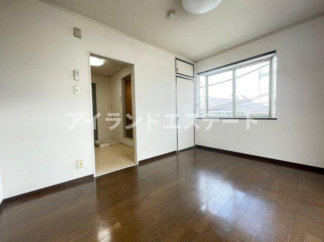 ベルイン駒沢　駅近　礼金0　バストイレ別　角部屋の居間・リビング