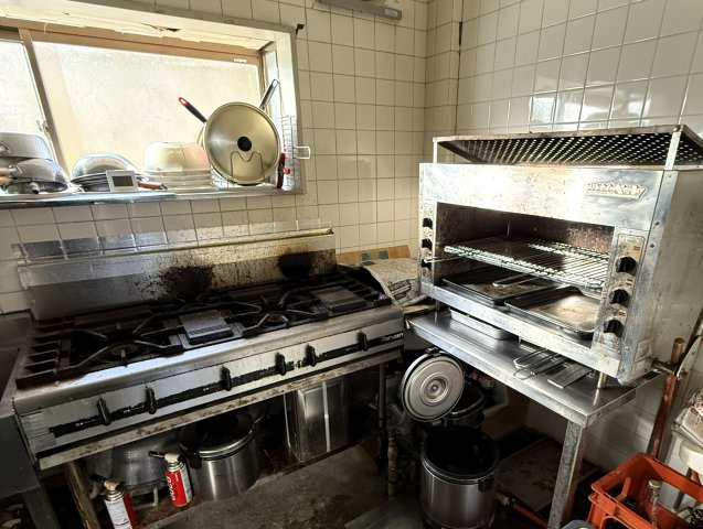 ペンション萬亀のキッチン|厨房設備、その他館内設備はご希望に応じて譲渡可能。
