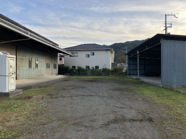 大海組倉庫の駐車場