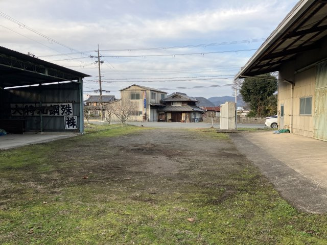 大海組倉庫の駐車場