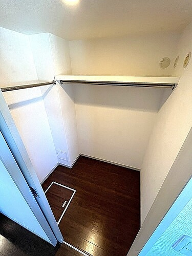 ライオンズタワー平和大通りシティマークスの収納|ウォークインクロゼット　※2022年9月撮影