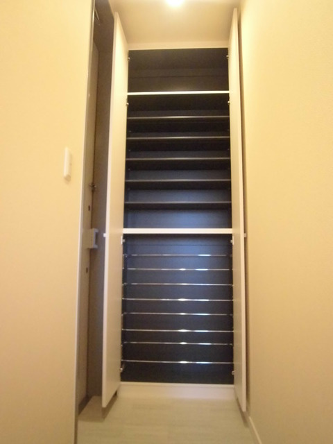 Ｐｉｎ　Ｄｅｍｅｕｒｅの玄関|★シューズＢＯＸ★