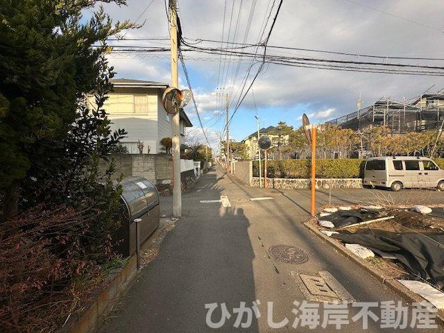 藤沢市鵠沼松が岡３丁目　売地　全２区画の前面道路含む現地写真|現地外観