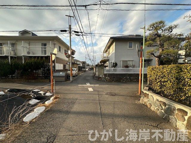 藤沢市鵠沼松が岡３丁目　売地　全２区画の前面道路含む現地写真|現地外観