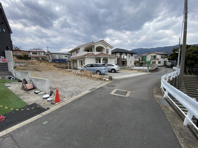 伊東市　物見が丘の前面道路含む現地写真