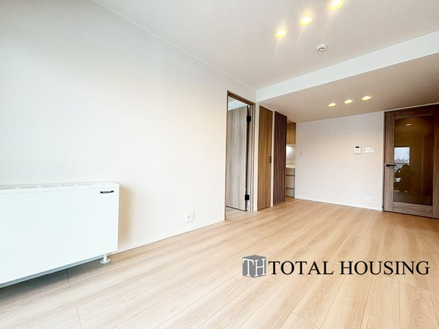 【居間・リビング】 | 中島公園ハウス | ご家族みんなで長い時間を過ごすリビングは一番居心地のいいものであって欲しいですね。開放感のある広々リビングに光と風を呼び込みます。収納も多く快適な住空間を実現します。