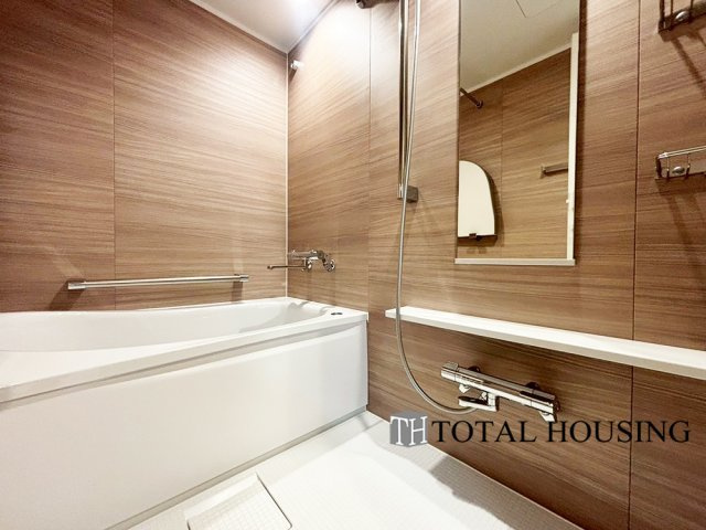 【浴室】 | 中島公園ハウス | 浴室にはカビの発生を抑制し、雨の日の洗濯物の乾燥に便利な浴室換気暖房乾燥機を設置しています。