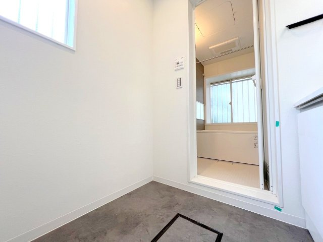 武蔵村山市学園3丁目　リフォーム済み中古戸建の洗面所