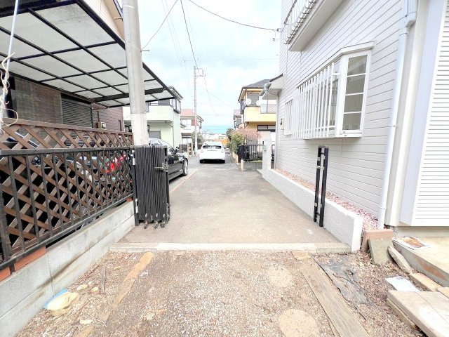 武蔵村山市学園3丁目　リフォーム済み中古戸建の駐車場