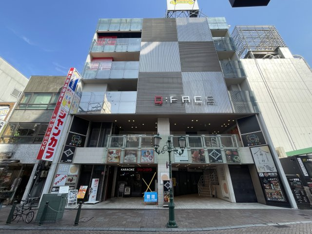 Q-FACEビルの外観