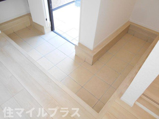 【玄関】 | 矢吹町八幡町新築一戸建て3棟 | 収納もある玄関です
