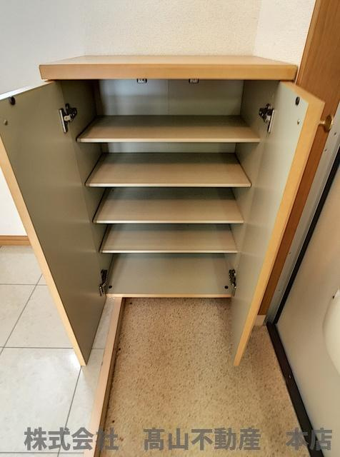 メゾン宗像の玄関