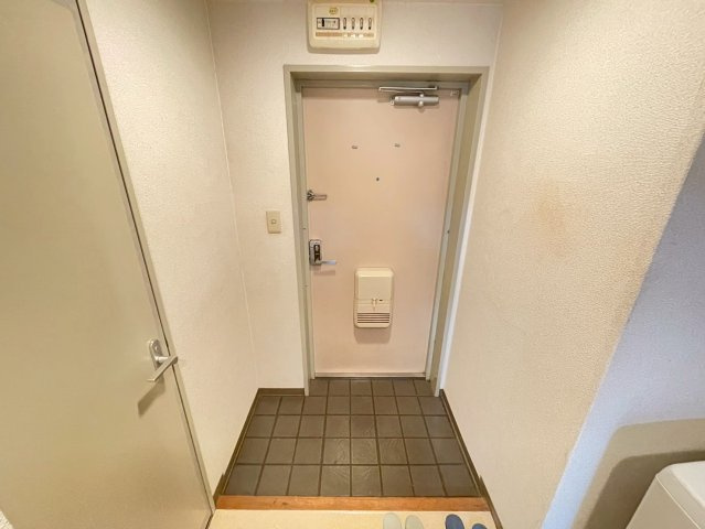 カトレアハイツの玄関