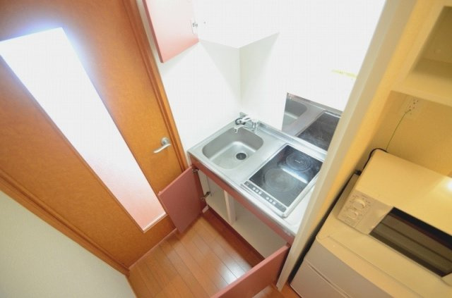 レオパレスＬｉｎｄｅｎのキッチン|写真と現況が異なる場合は、現況を優先します。