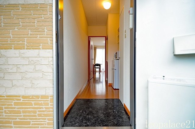 レオパレスＬｉｎｄｅｎの玄関|写真と現況が異なる場合は、現況を優先します。