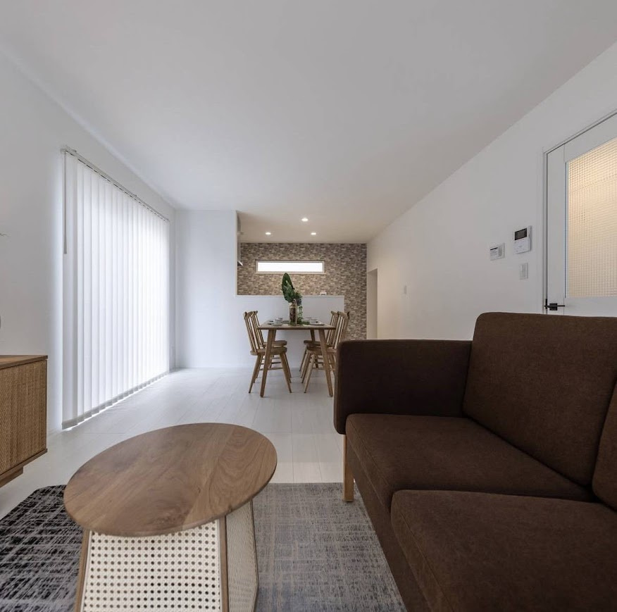 売中古戸建　三島市富士ビレッジの内装|16帖の広々としたリビングは、ご家族がゆったりとくつろげる団らんの空間です。