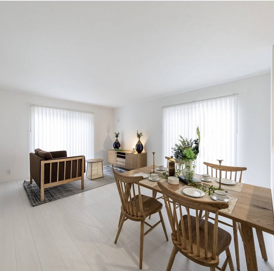 売中古戸建　三島市富士ビレッジの居間・リビング|陽当たり良好のリビングには明るい日差しがたっぷりと差し込み、快適で心地よい空間を演出します。