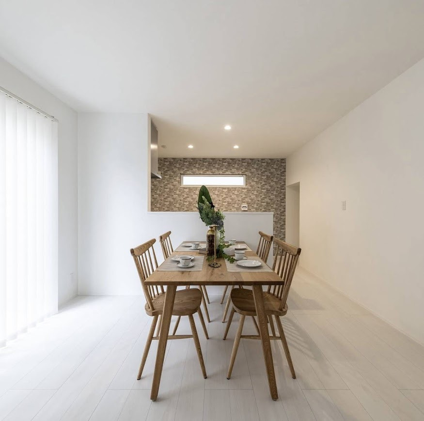 売中古戸建　三島市富士ビレッジの内装|対面キッチンでリビングを見渡しながらお料理ができ、スムーズな家事動線も魅力です。