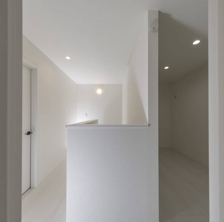 売中古戸建　三島市富士ビレッジのその他|廊下には間接照明を設けており、やわらかな光が空間を優しく照らします。