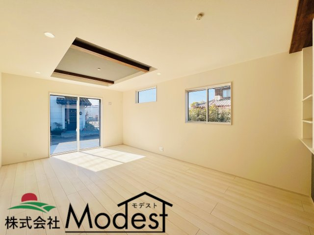 高崎市倉賀野町の居間・リビング|天井を高くしてリビングに開放感をプラスした折上天井◎
