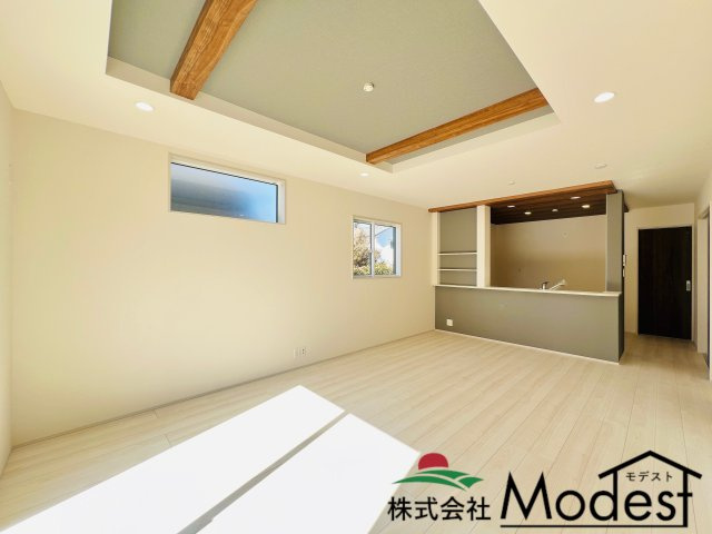 高崎市倉賀野町の居間・リビング|陽当たり良好で、1日中いたくなるほど心地よいリビング♪