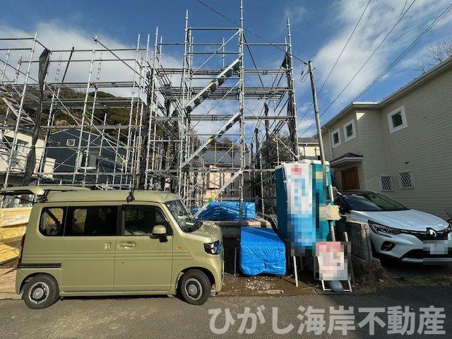 藤沢市片瀬２丁目　新築戸建　全２棟の外観|2月12日撮影　建築中　現地外観