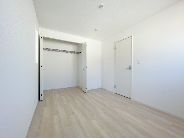想定年間賃料116.4万　想定利回り6.54％　木造戸建の洋室