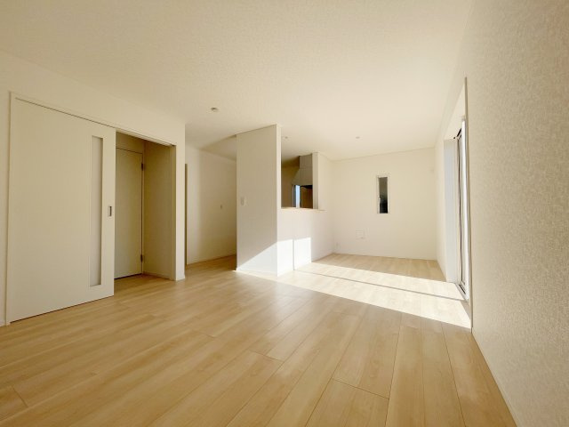 想定年間賃料116.4万　想定利回り6.54％　木造戸建の居間・リビング