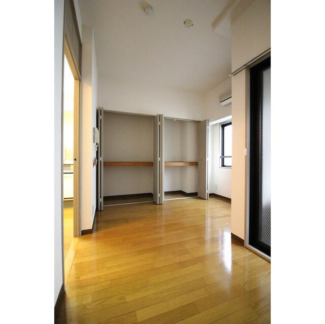 プレール市ヶ谷納戸町の居間・リビング