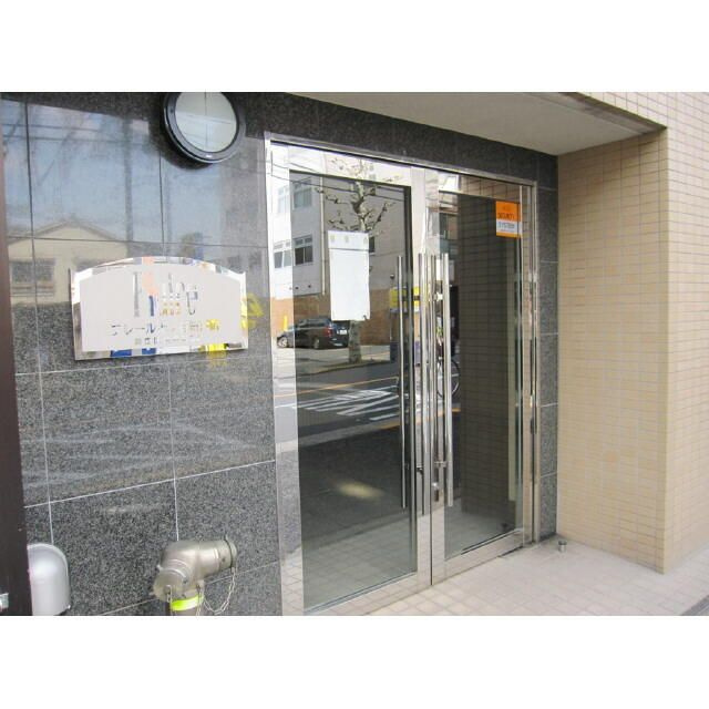 プレール市ヶ谷納戸町のエントランス