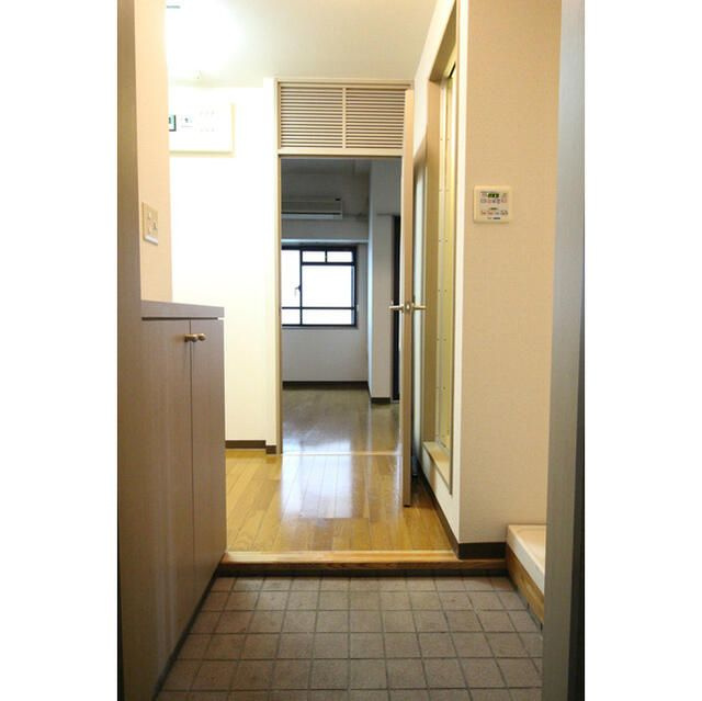 プレール市ヶ谷納戸町の玄関