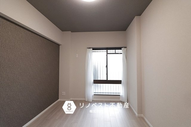 藤和シティホームズ中本公園の洋室|アクセントクロスが印象的な洋室◎