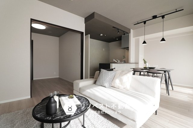 藤和シティホームズ中本公園の居間・リビング|リビングと隣接している洋室はお子様部屋としておすすめです♪