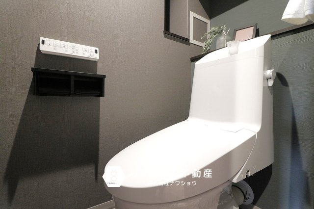 藤和シティホームズ中本公園のトイレ|シックな印象のトイレ。清潔感があり、誰もが快適にご利用いただけます◎