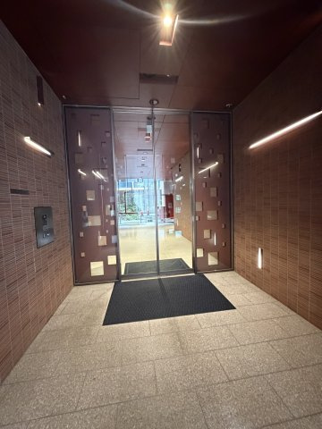プラウド赤坂のエントランス