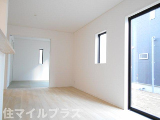 【居間・リビング】 | 二本松市油井新築一戸建て12棟 | こちらの居間で趣味の時間をお楽しみください