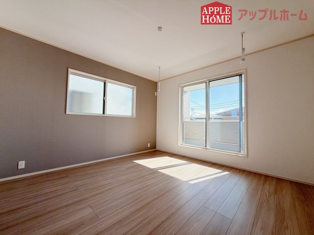 [新築住宅] 熊谷市石原 全6区画の洋室|２階居室は全室収納あり！たっぷりある収納活用でお部屋もキレイを保てます♪