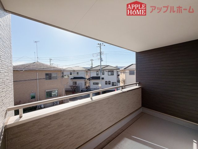 [新築住宅] 熊谷市石原 全6区画のバルコニー|インナーバルコニーで突然の雨でも安心♪直射日光を防げるので、紫外線を気にせず自然の光や風を感じながら日光浴もできちゃいます♪