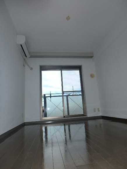 エルハイツ成増Ｅ棟の居間・リビング