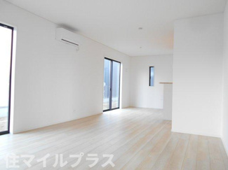 【居間・リビング】 | 二本松市油井新築一戸建て12棟 | こちらのリビングで趣味の時間をお楽しみください