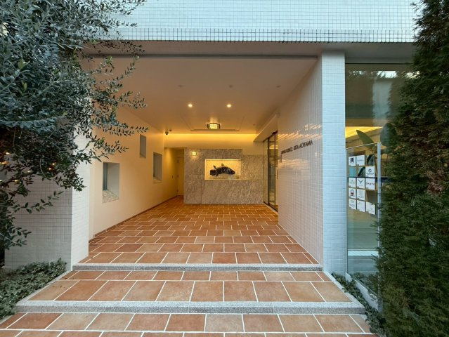 ラナイグレース北青山　201のエントランス