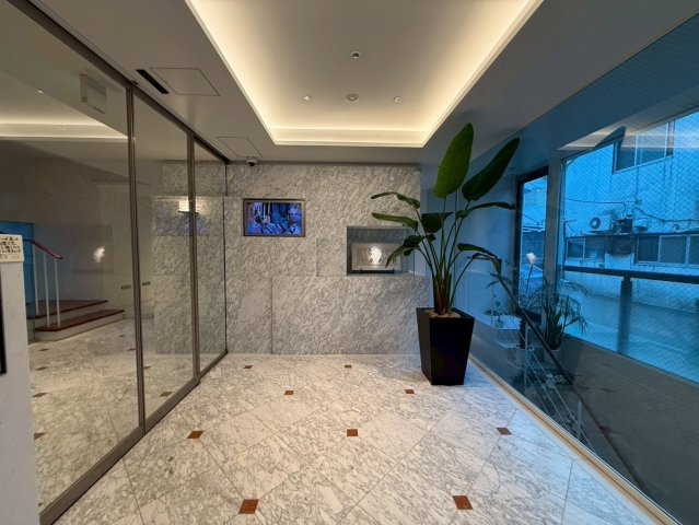 ラナイグレース北青山　201のロビー