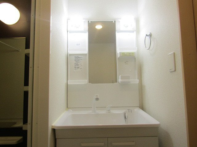 メゾンブローテⅡの洗面所|使いやすい洗面所です